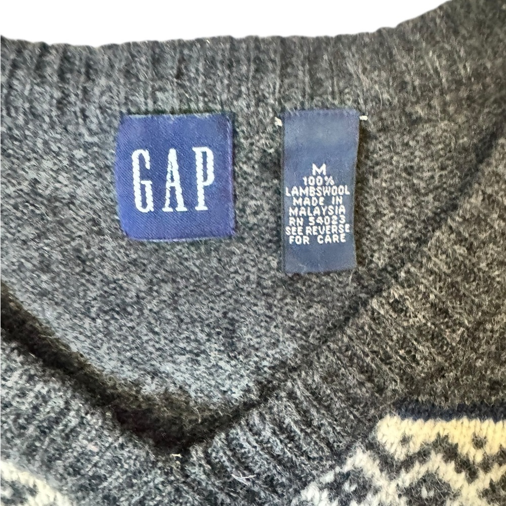 GAP 100% Lambswool Fair Isle Men’s Snowflake V-Neck Sweater M Gray Black Winter - Picture 6 of 7